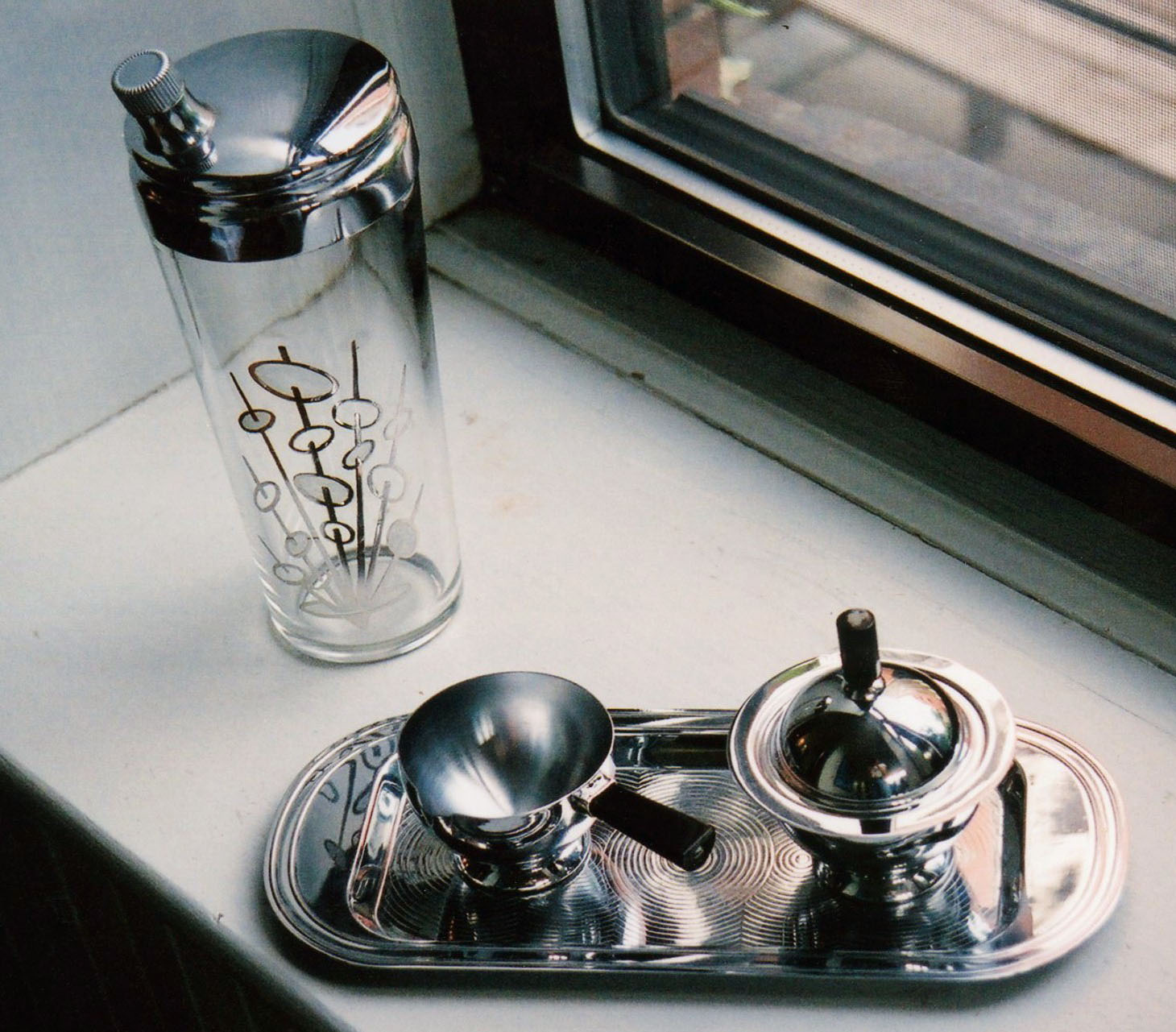Antique and Vintage Barware, Pin Ups, Mannequins, Umbrellas  (ALL PIECES ON-SITE )